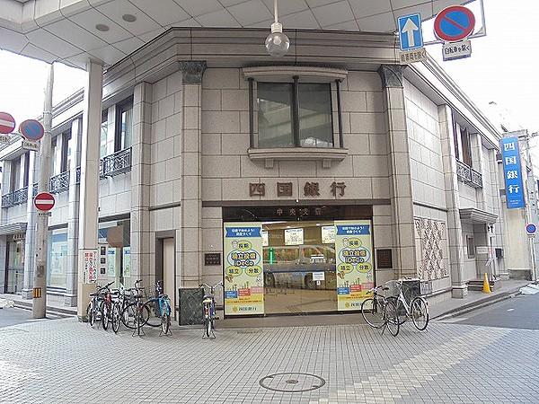 【周辺】銀行四国銀行中央支店まで766ｍ