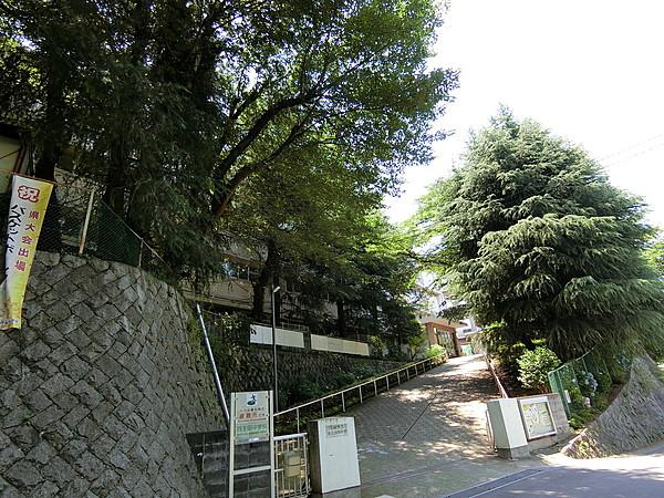 【周辺】西生田中学校 徒歩 約4分（約260m）