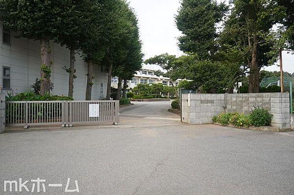 【周辺】千葉市立小中台中学校 徒歩8分。 640m