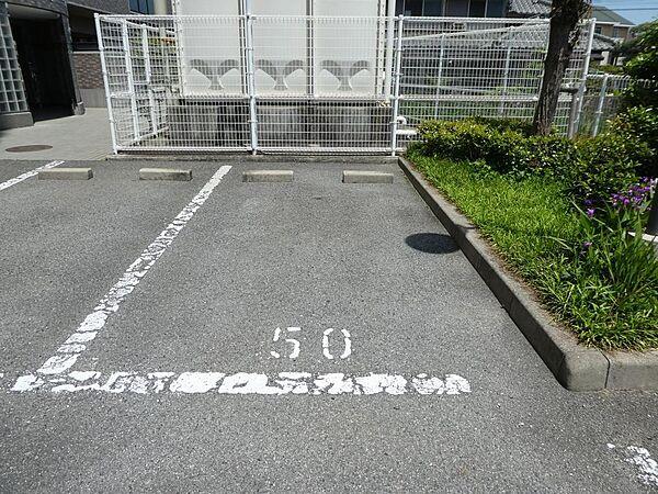 【駐車場】便利な敷地内平面駐車場。