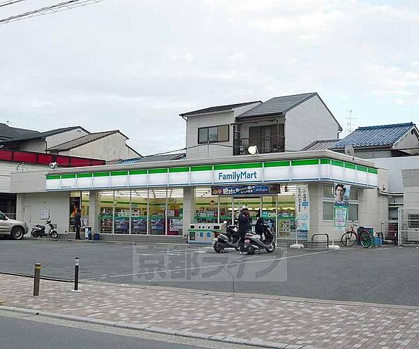 【周辺】ファミリーマート京都深草フチ町店まで667m 竹田駅と藤森駅の中心のコンビニです。どちらの駅までも1本