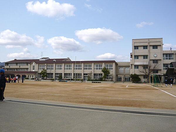 【周辺】西宮市立甲東小学校（673m）