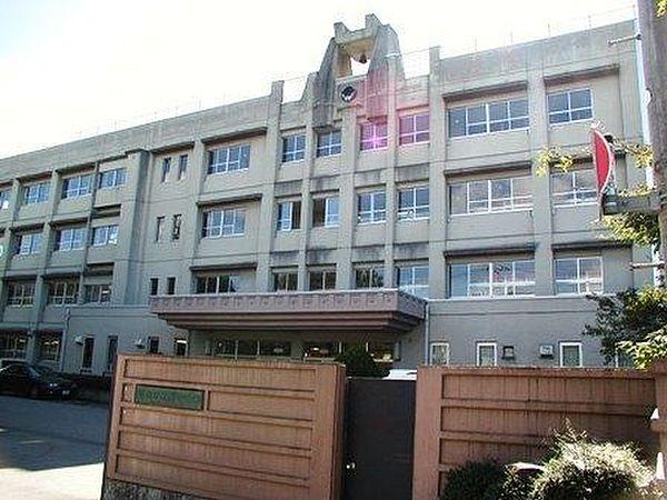 【周辺】甲府市立西中学校 1400m