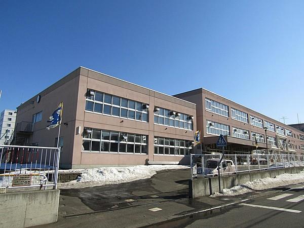 【周辺】札幌市立白石小学校 徒歩 約5分（約400m）