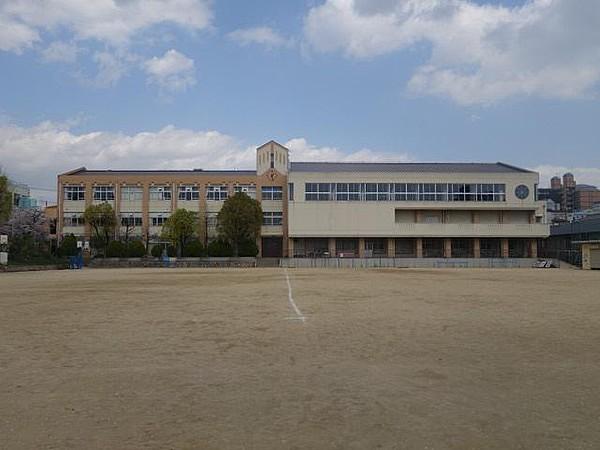 【周辺】神戸市立本山第一小学校：390m