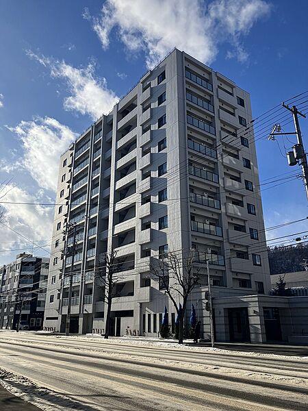 【外観】2017年築、円山エリアの2LDKマンションです。