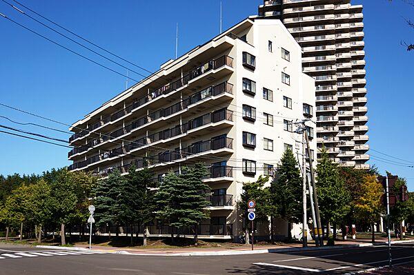 【外観】JR函館本線「森林公園」駅徒歩3分。平成元年5月築。閑静で落ち着いたマンション群です。