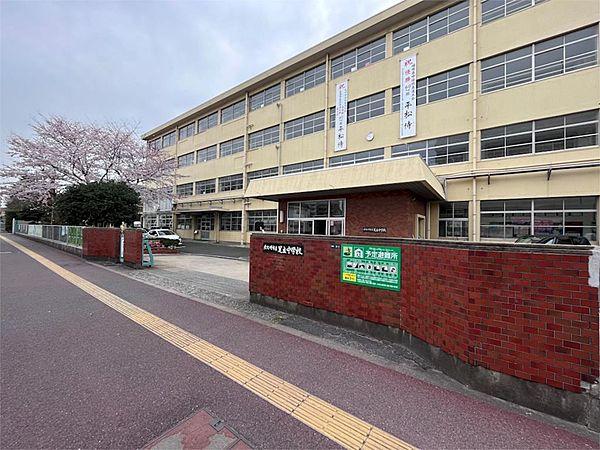 【周辺】北九州市立足立中学校（1215m）