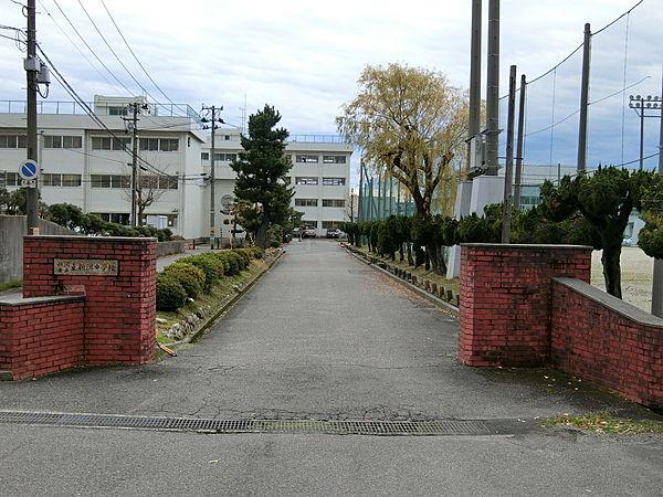 【周辺】東新潟中学校 徒歩 約11分（約830m）