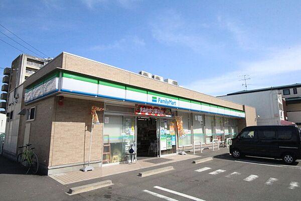 【周辺】ファミリーマート　中川住宅西店