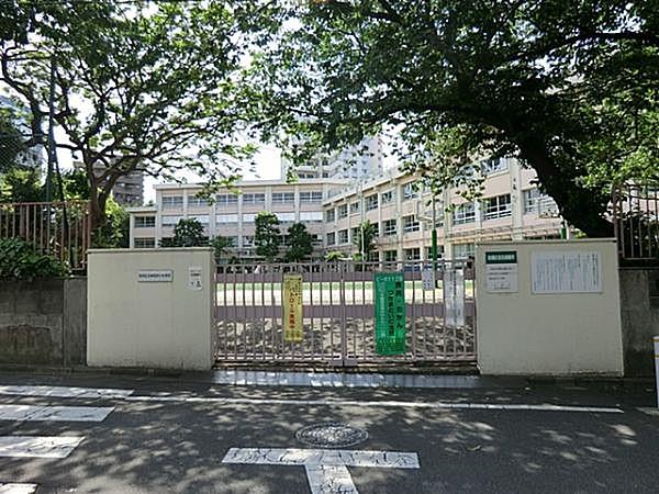 【周辺】板橋第六小学校　徒歩2分