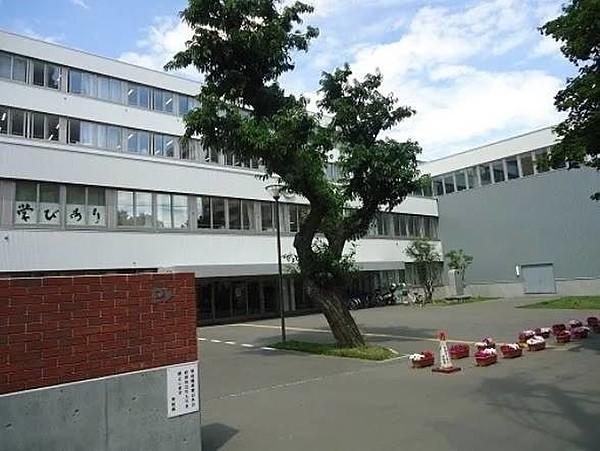 【周辺】札幌市立中央中学校 928m