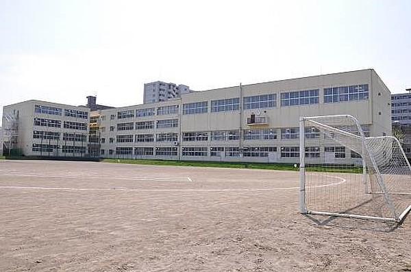 【周辺】札幌市立北辰中学校 844m