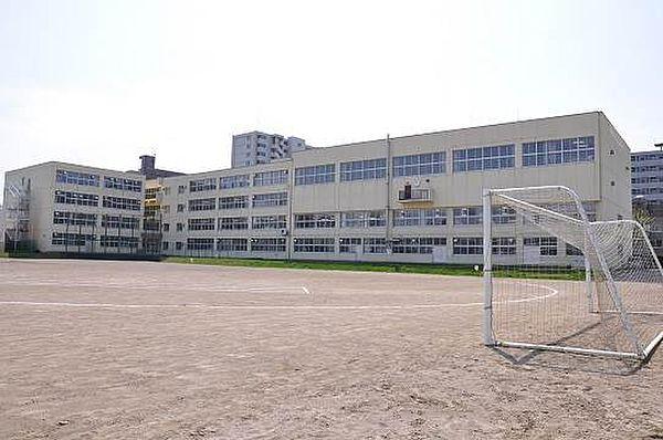 【周辺】札幌市立北辰中学校627ｍ 627m