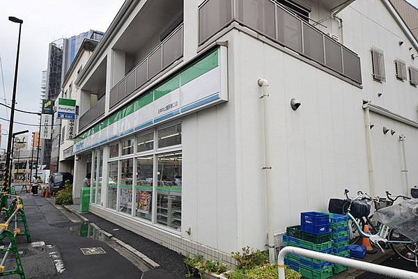 【周辺】ファミリーマート石神井公園店 438m