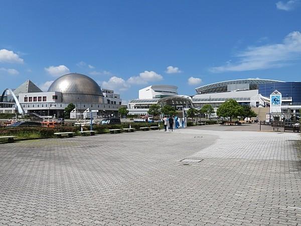 【周辺】名古屋港水族館イルカやシャチのショーが人気の、何度でも行きたくなる水族館です。周りには遊園地や南極観測船ふじの展示もあり一日中遊べます。 徒歩 約18分（約1400m）