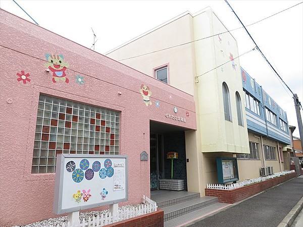 【周辺】呉竹幼稚園ピンクの壁がかわいい幼稚園です。通う子供も笑顔になりますね。 徒歩 約1分（約80m）