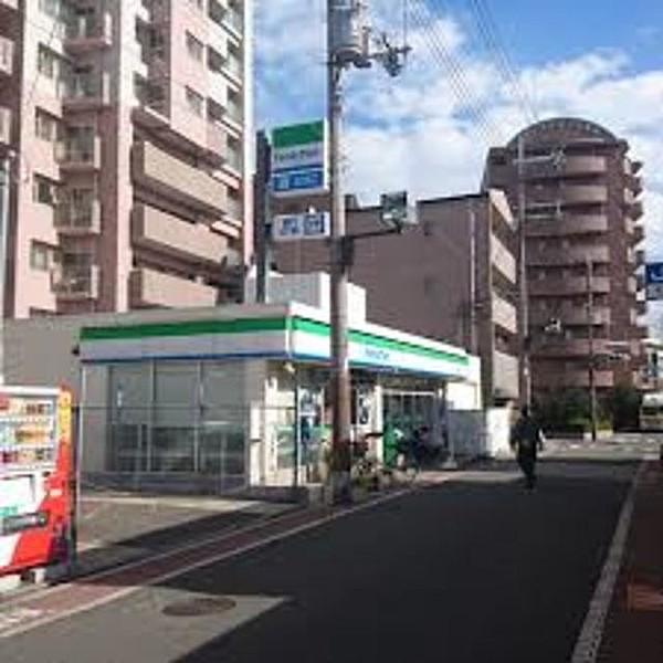 【周辺】ファミリーマート加島駅東口店 166m