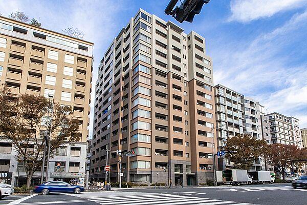 【外観】（外観）京都のメインストリート御池通りに建つ15階建てのマンション