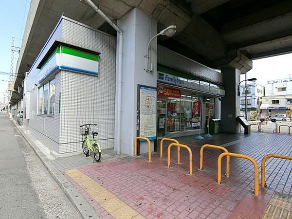 【周辺】【コンビニエンスストア】ファミリーマート　南海湊駅前店まで197ｍ