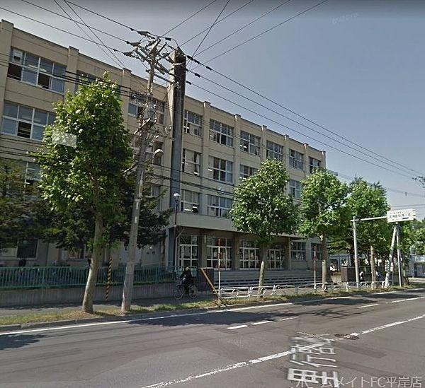 【周辺】札幌市立八条中学校 635m