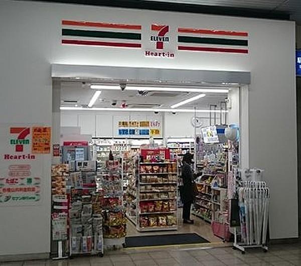 【周辺】セブンイレブンハートインJR吹田駅中央口店 271m