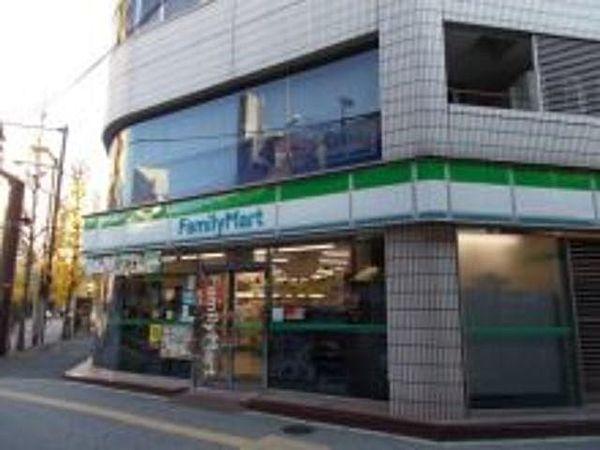 【周辺】ファミリーマート神田岩本町一丁目店 263m