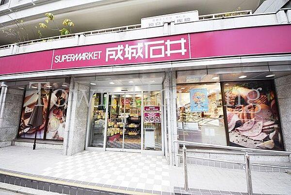 【周辺】スーパーマーケット成城石井 市ヶ谷店 徒歩7分。スーパー 520m