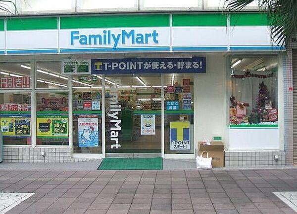 【周辺】ファミリーマート青山通り赤坂七丁目店 406m