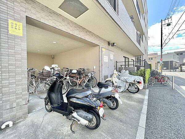 【駐車場】バイク用の駐輪スペースもあります♪