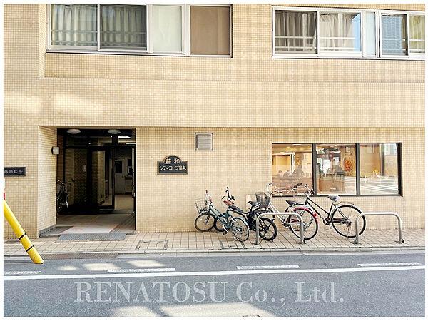【エントランス】マンション入口は烏丸側ではなくマンション北側（京都新聞ビル側）になります。