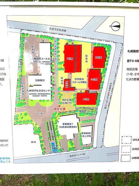 【地図】敷地配置図です。全部で４棟構成、１０４世帯。徒歩２分で「学園前」駅へ行けます！