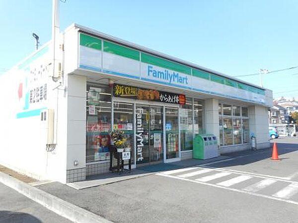 【周辺】コンビニ 110m ファミリーマート新井町店