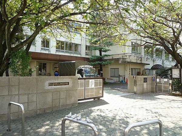 【周辺】目黒区立田道小学校（742m）