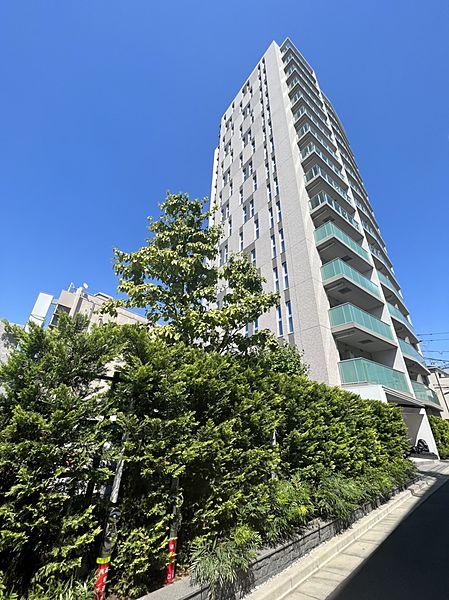 【外観】2019年築、千代田線町屋駅徒歩3分、商店街「まちやアベニュー」に位置するマンション