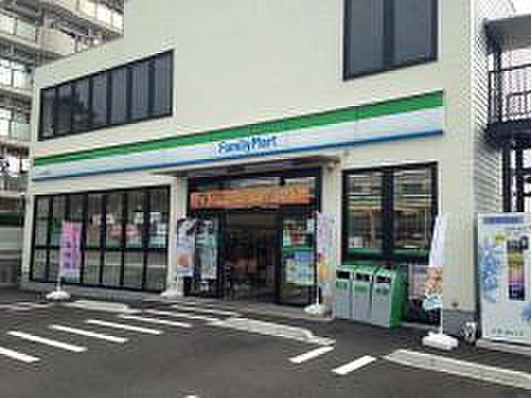 【周辺】ファミリーマート八木山香澄町店まで徒歩1分（62ｍ）