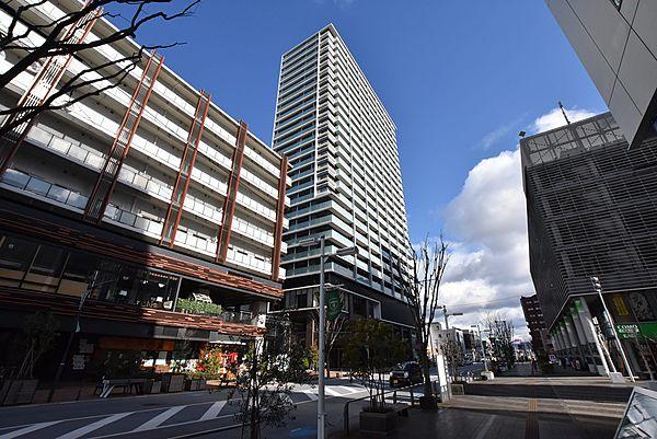 【外観】豊田市駅前再開発事業によって建設された、大規模複合施設のタワーマンションになります。