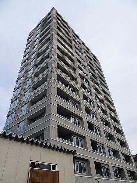 【外観】総戸数58戸、地上15階建てのライオンズマンションです。
