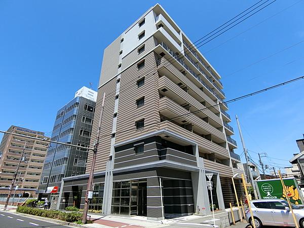 【外観】総戸数32戸、2013年8月築のマンションです。