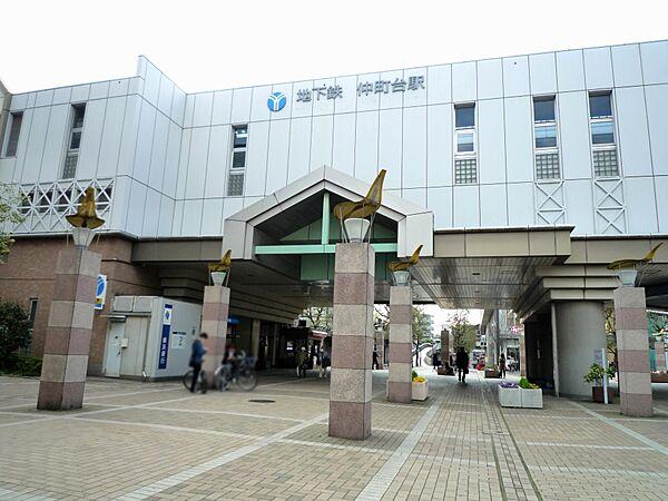 【周辺】横浜市営地下鉄ブルーライン「仲町台」駅　720m　横浜駅までの所要時間は約19分。東急田園都市線も乗り入れるあざみ野駅までは約10分。 