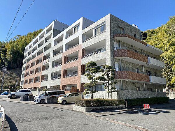 【外観】　2002年7月築のマンションです。静岡鉄道「長沼」駅まで徒歩7分の立地です
