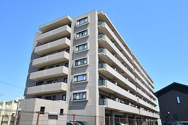 【外観】 サーパス西焼津　2001年10月築のマンションです。