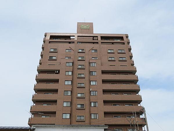 【外観】地上14階建13階部分／南東向きの三方角住戸