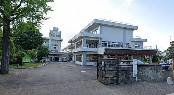 【周辺】会津若松市立城北小学校まで670m、お子さまを育む学校が身近にあります。お子さまの通学も安心です。