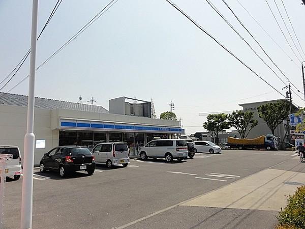 【周辺】コンビニエンスストアローソン ＪＲ岡崎駅西口店まで394ｍ