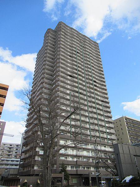 【外観】2002年02月築　総戸数130戸　30階建ての24階