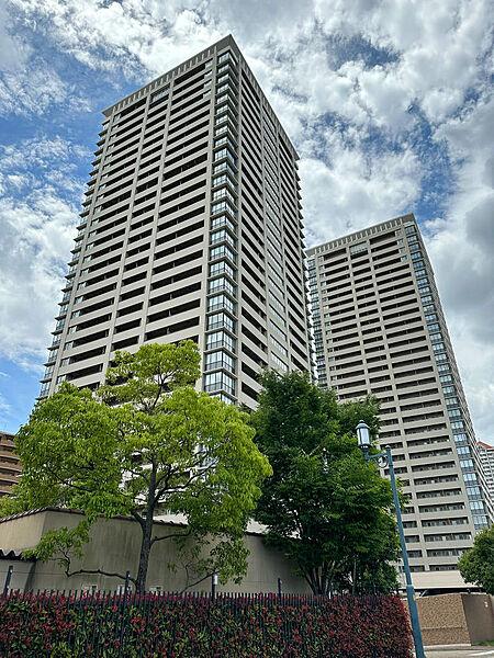 【外観】ジオタワー宝塚EAST地上32階建・免震構造タワーマンション2008年（平成20年）12月建築