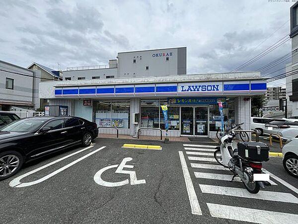 【周辺】ローソン 博多駅南六丁目店 徒歩3分。 240m