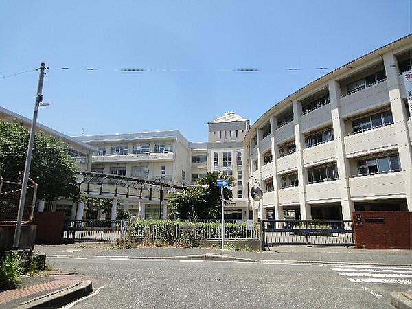 【周辺】福岡県立小倉商業高等学校（563m）