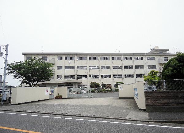 【周辺】北九州市立吉田中学校（64m）